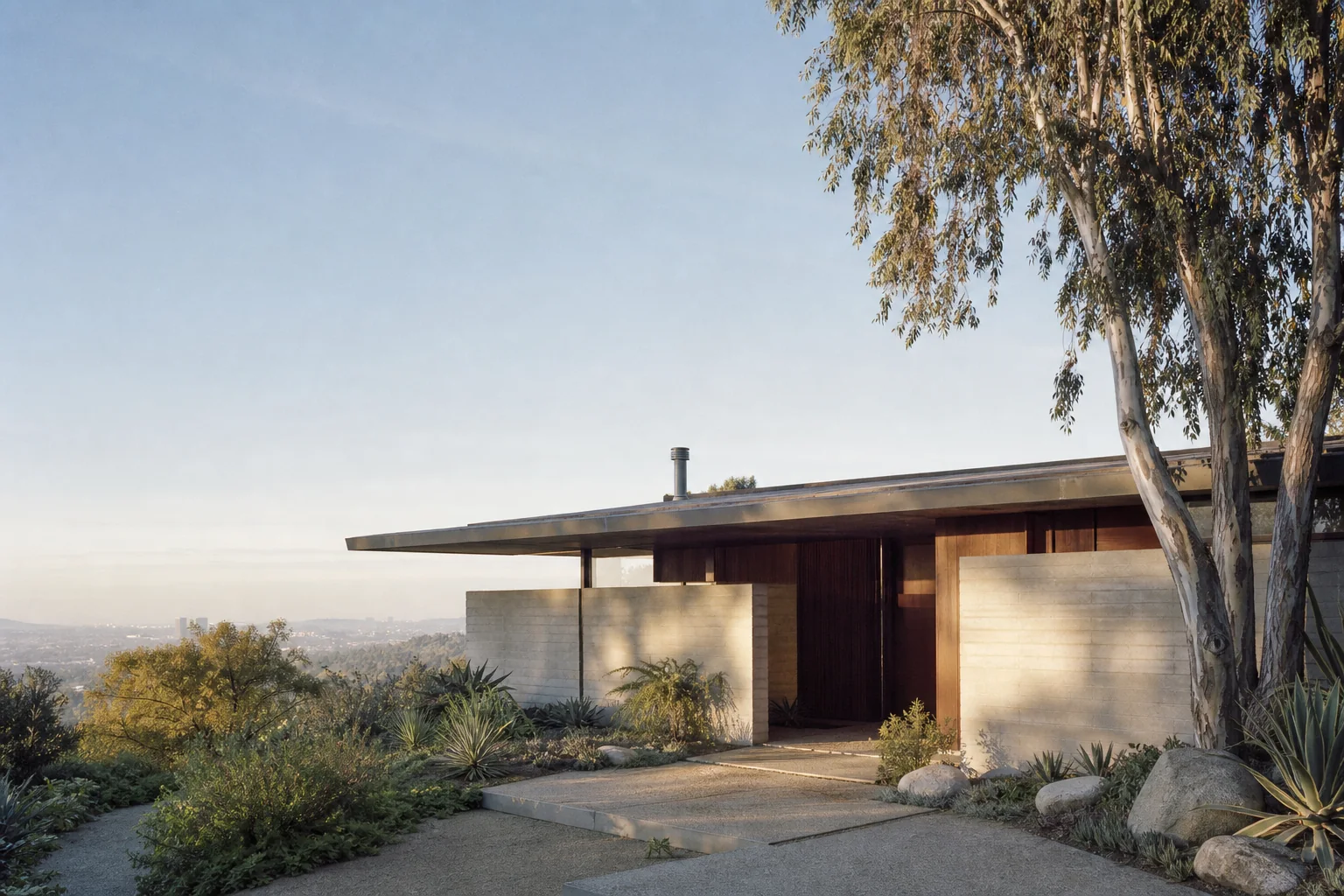 Low modern house on a Los Angeles hillside